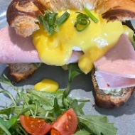 Imagine produs Croissant cu ou posat.