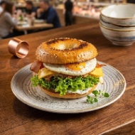 Imagine produs Bagel cu ou si bacon-Pana la ora 14:00
