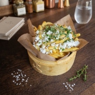 Imagine produs Country fries cu oregano si telemea.