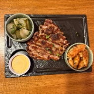 Imagine produs Ceafă de Porc Fragezită la Josper cu Cartofi Zdrobiți