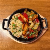 Imagine produs Tigaie Picantă de Pui cu Orez Basmati cu Legume