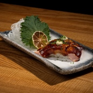 Nigiri Spicy Salmon Flambat's image